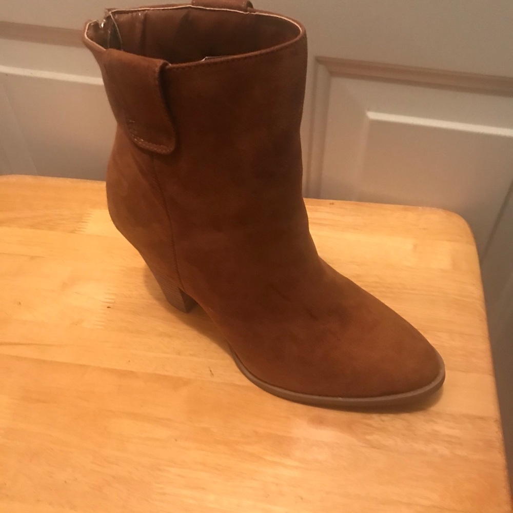 Booties-Standard, average width - Picture 2 of 3